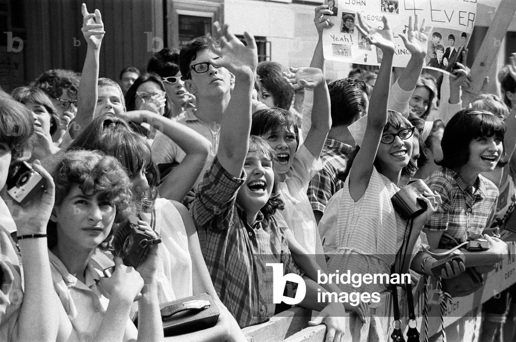 The Beatles in New York City, on their North American Tour ahead of their concert to be held at Forest Hills. Cheering fans gathered outside the Delmonico Hotel in New York where the band are staying. 28th August 1964 (b/w photo)