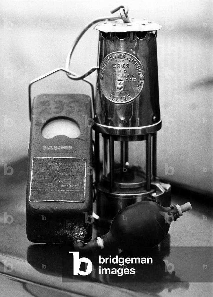 Safety lamp and meter for use in a coal mine. March 1979 P017735