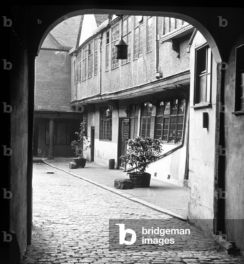 The Palace Yard courtyard in Priory Row Coventry, c.1936 (b/w photo)