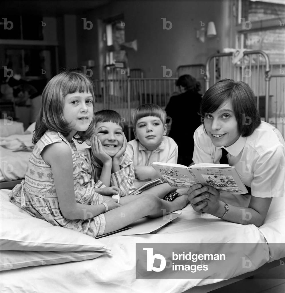 15 year-old schoolgirl Elaine Smith from Edwin Swain School in Chesterfield, working at Chesterfield Royal Infirmary as a flu epidemic volunteer with children. December 1969