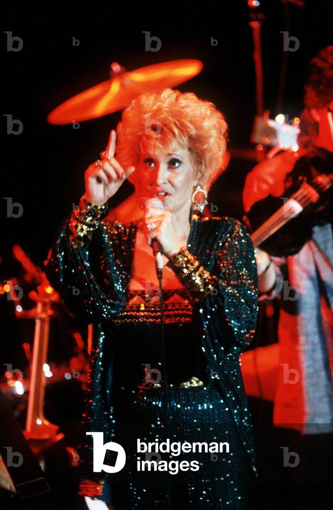 Tammy Wynette Country & Western singer songwriter. Performing on stage at the Corn Exchange Theatre, May 1988 (photo)