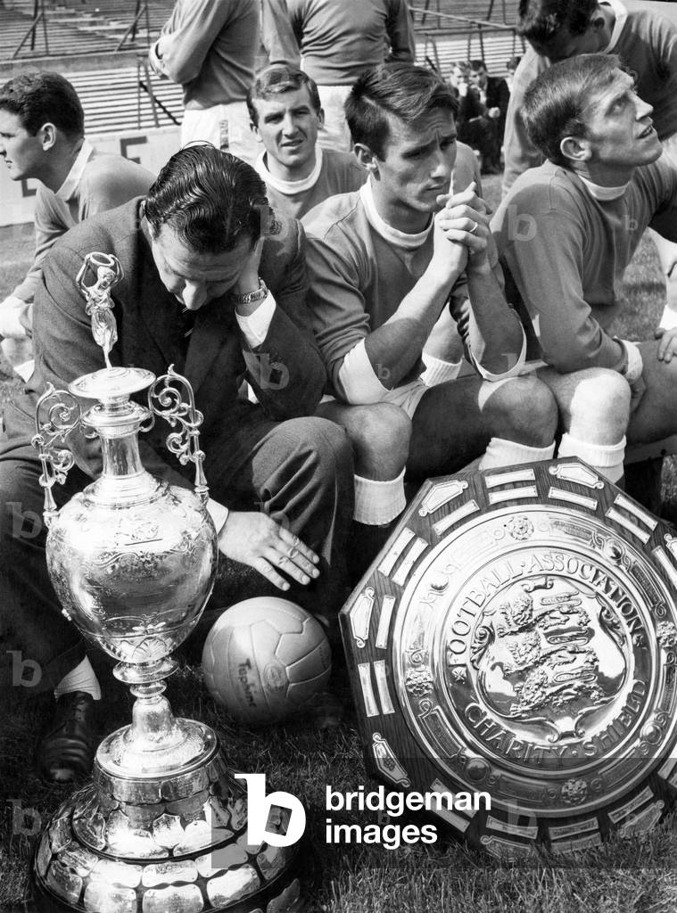 Everton F. O. L-R. D. Temple and T. Kay extreme right. August 1963 (photo)