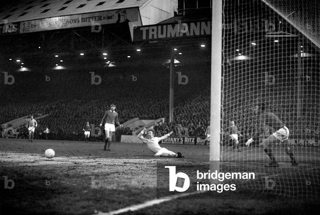 Sport. Football, League Cup Semi Final 1st leg Manchester City 2 v. Manchester United. Action from the match. December 1969 (photo)