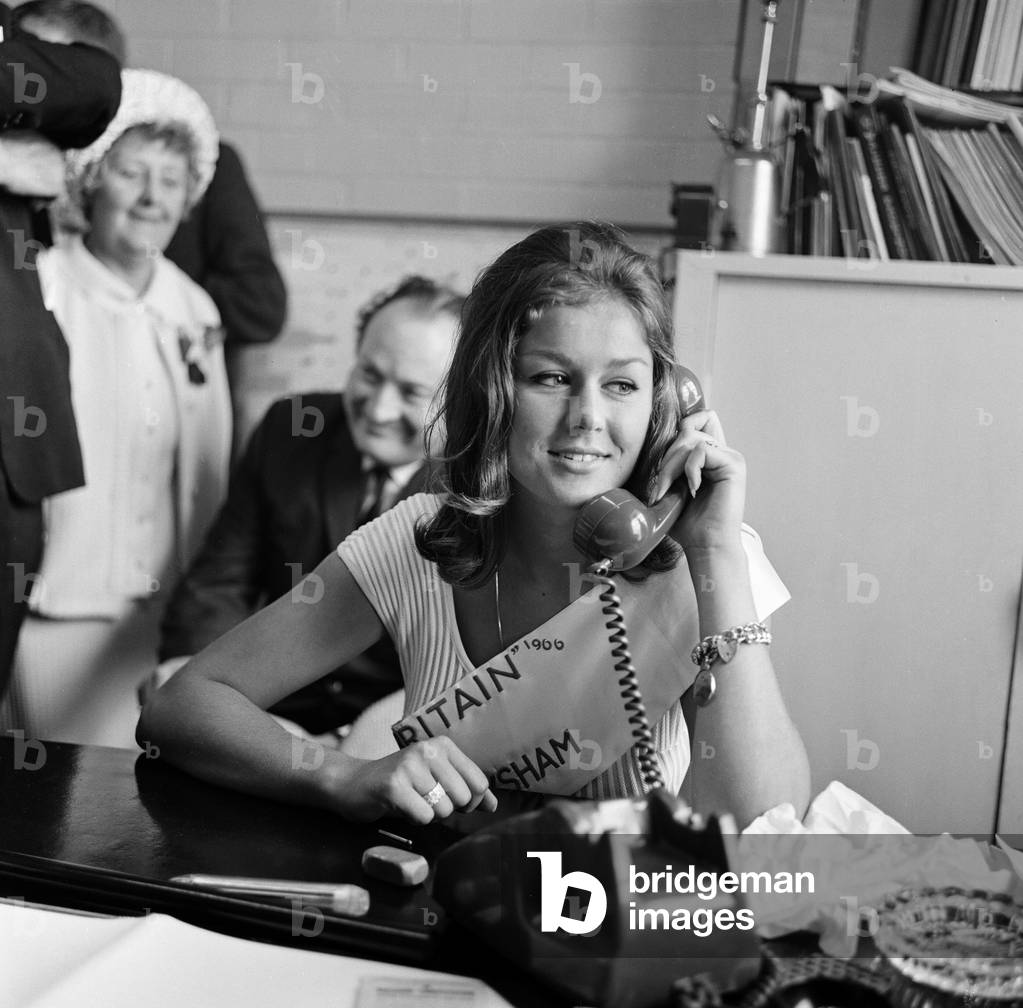 Carole Fletcher, 19 from Southport, crowned Miss Great Britain, in Morecambe, 31st August 1966 (b/w photo)