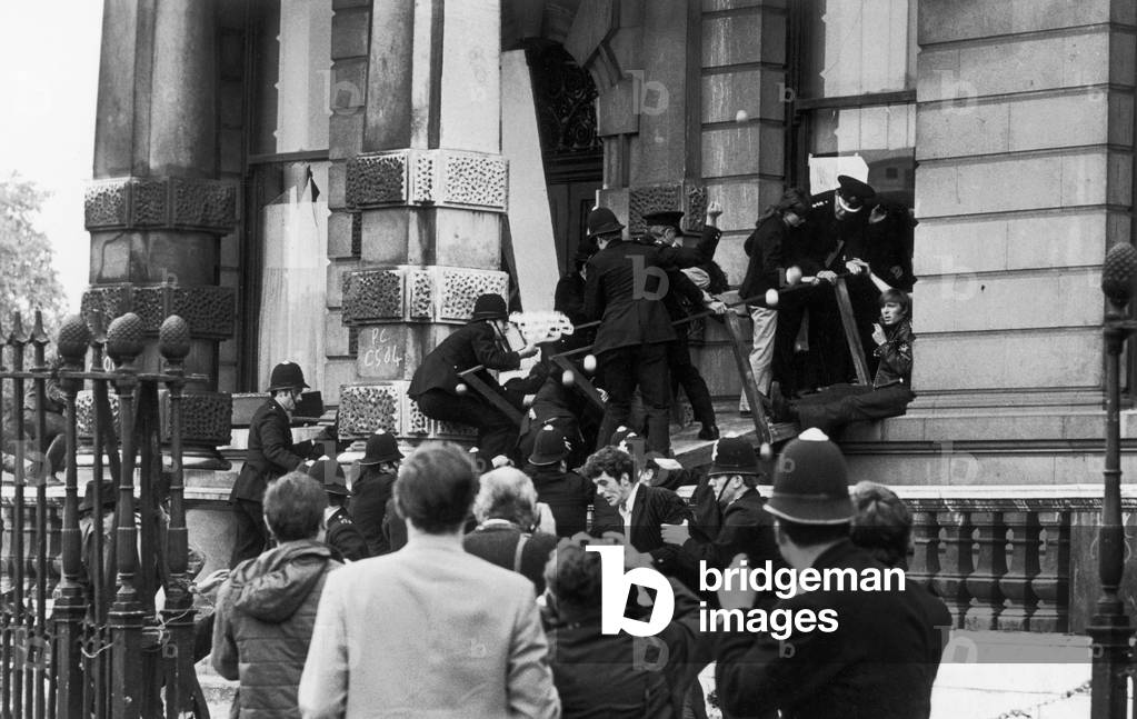 Number 144 Piccaddilly occupied by London Street Commune, September 1969