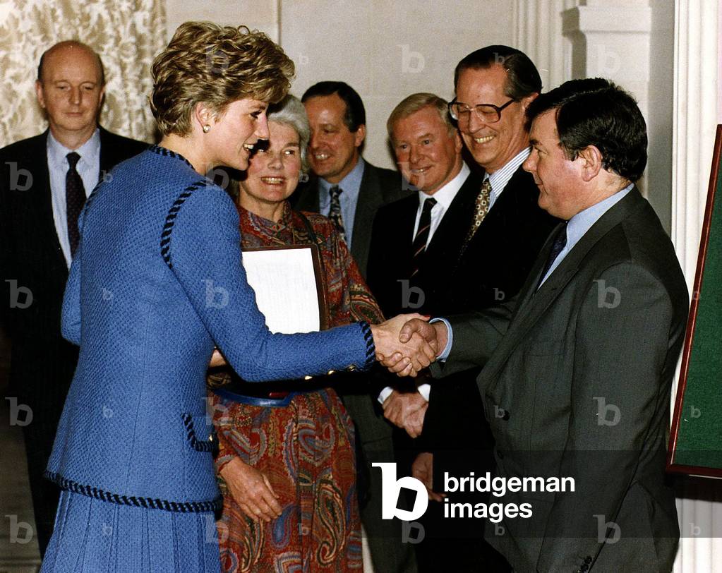 Richard Stott the Daily mirror editor shakes hands with Princess Diana, 15th July 1992 (photo)