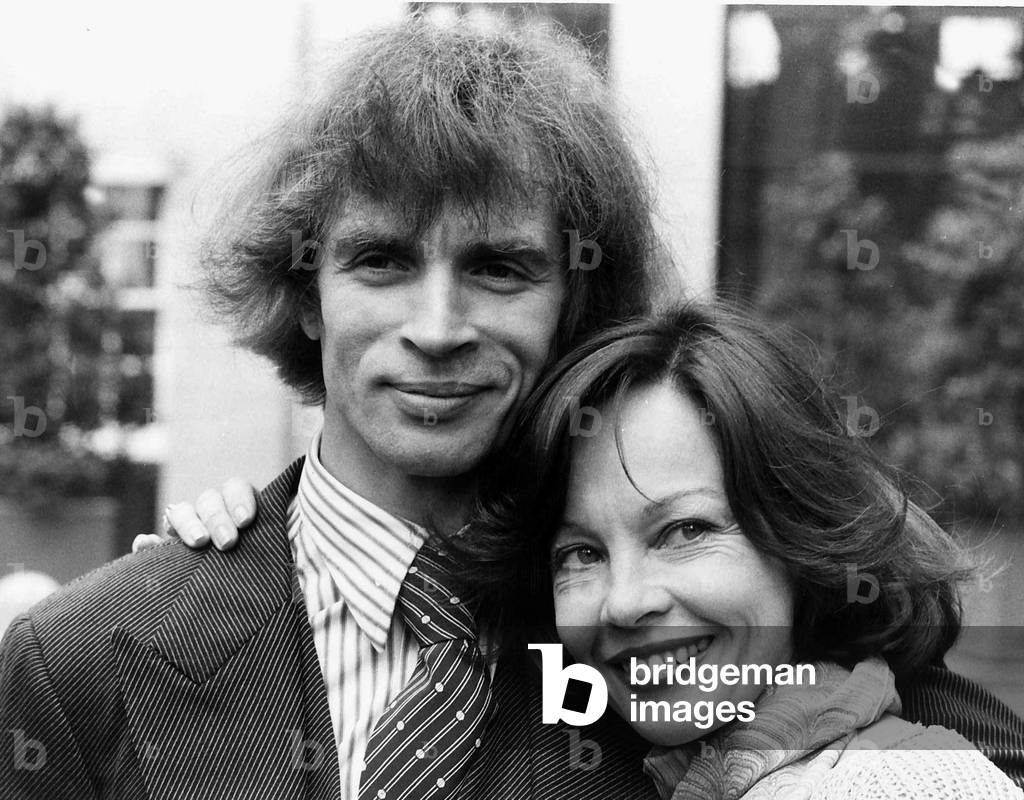 film Valentino stars Leslie Caron and Rudolf Nureyev 1977 (b/w photo)