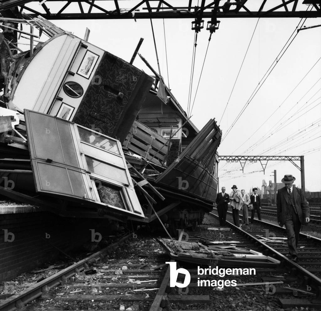 Transport: Railways: Accidents wreckage from the Bethnal Green train crash. D5472