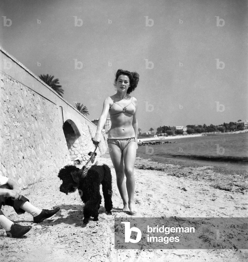 Sasi Tschaen and Yolande Blatt. South of France. July 1949 O20688-005