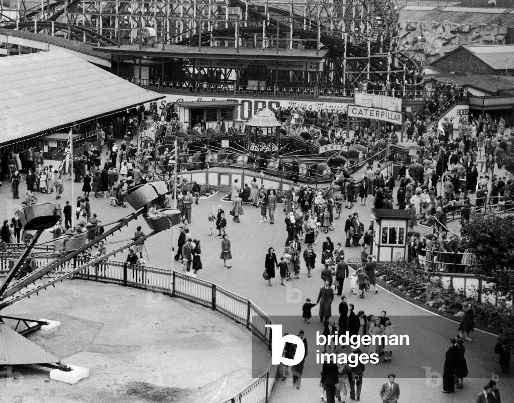 Belle Vue Park fun fair in Manchester during the August Bank Holiday, August 1949 (b/w photo)