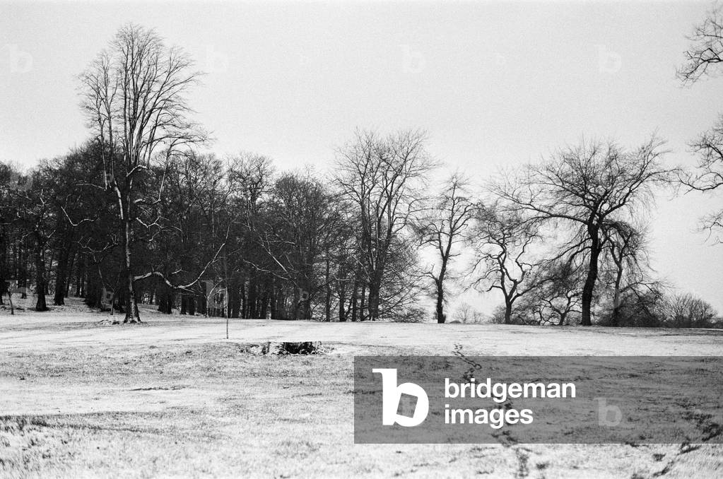 Snow scenes in Berkshire. December 1979 (b/w photo)
