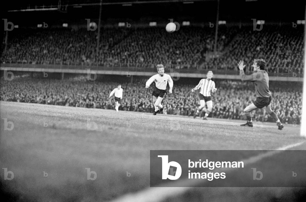 Sport. Football. Derby County v. Southampton. Durban Swoops to score 1st goal for Derby County. 28th October 1969 (photo)
