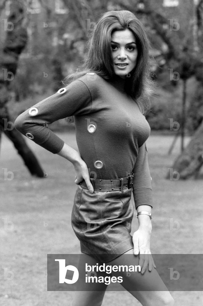 23 year old Angie Grant plays the part of Cynthia, the girl who seduces Donald Pleasance in the film 