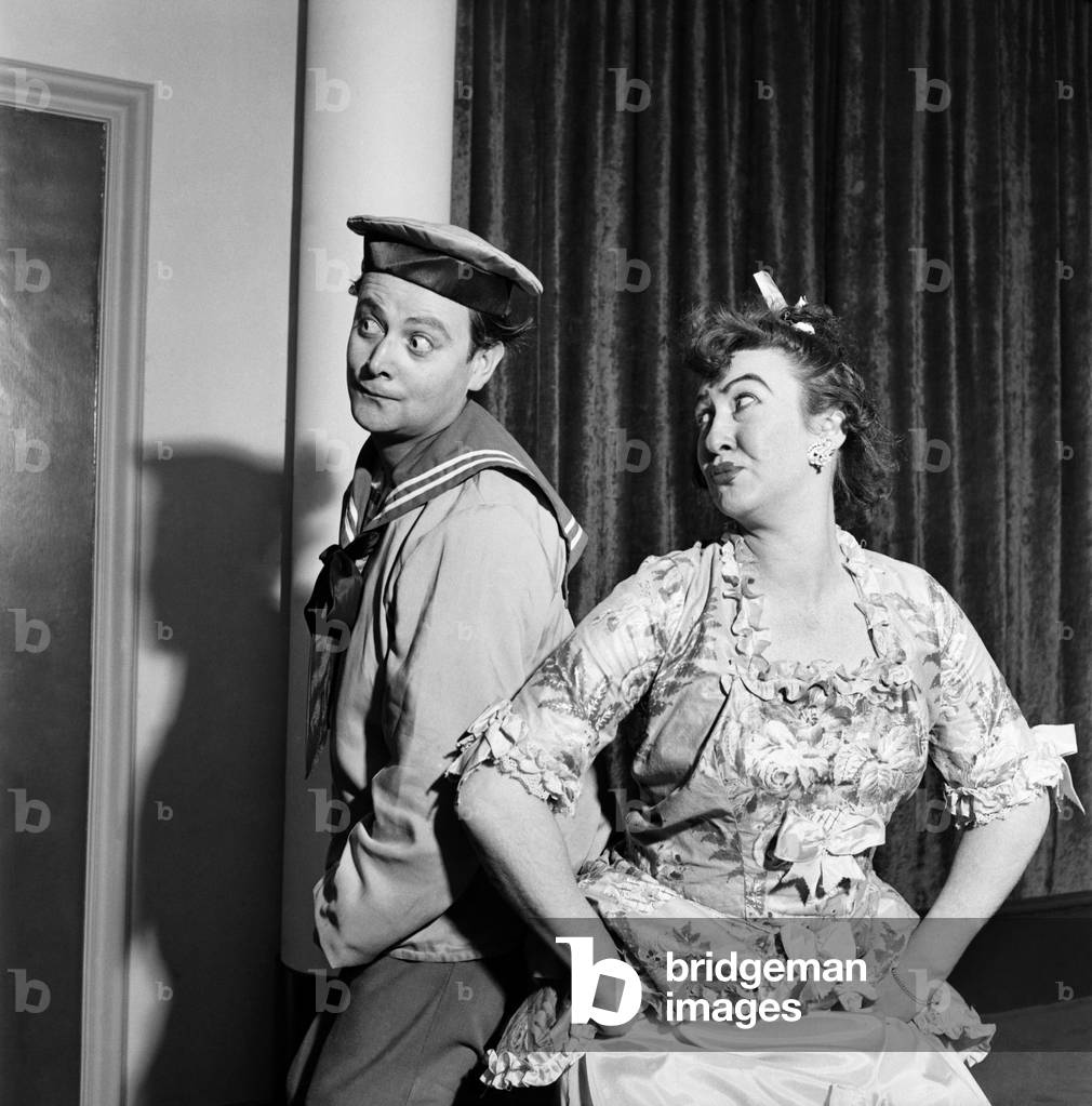 Robinson Crusoe play starring Derek Roy & Roma Ricardo. December 1952 
C6144 - 001