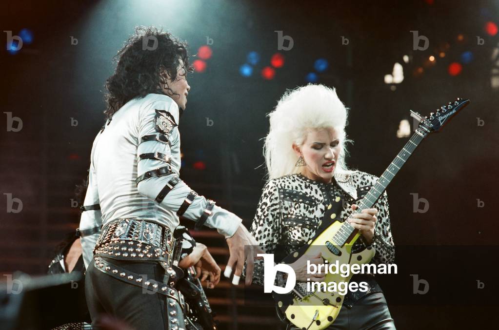 Michael Jackson in concert at Wembley, 15th July 1988 (photo)