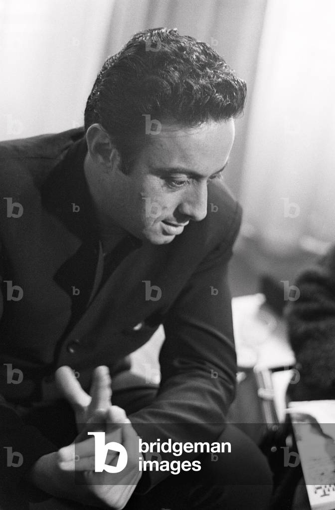 Portrait of American comedian Lenny Bruce during his visit to London.