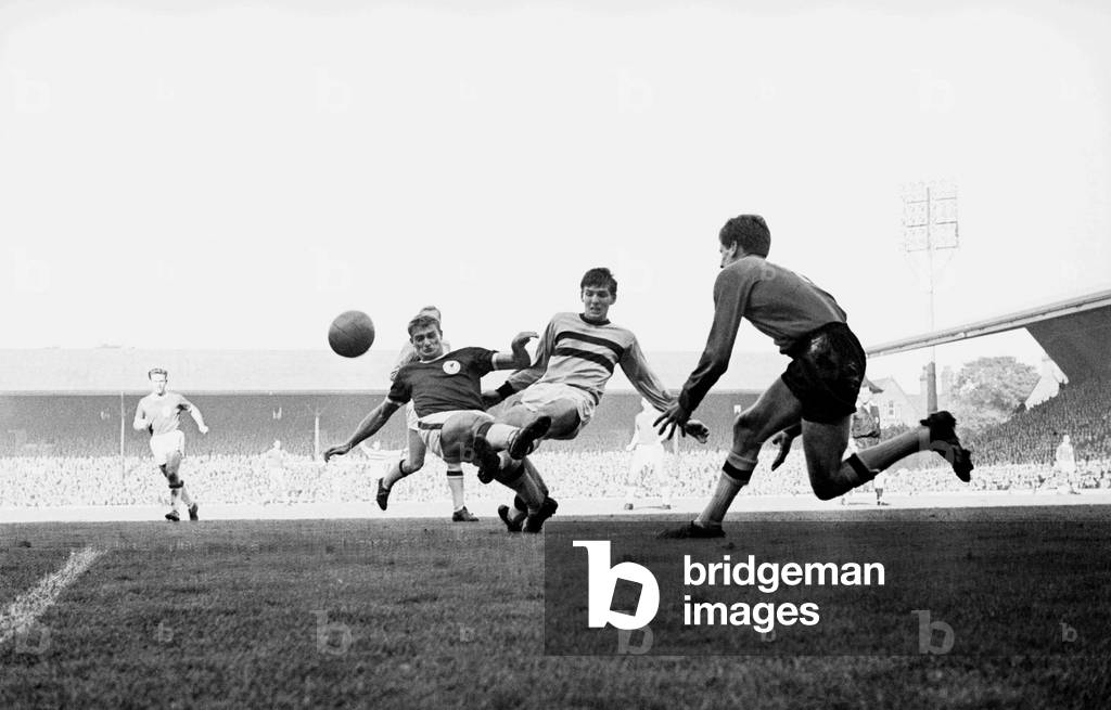 Division One. Liverpool 1 v West Ham 2Liverpool forward Roger Hunt has his shot blocked by West Ham's Martin Peters as goalkeeper Jim Standen moves in. 14th September 1963 (photo)