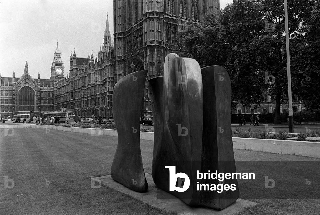 Art Sculpture by Henry Moore - November 1967
a bronze statue is presented to the nation, outside The House of Paliament.