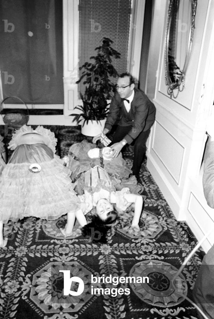 Due to the Mild winter we are enjoying new Cauliflower from Brittany is reaching this country 5 weeks early. Four Can-Can dancers Biba Brookman, Diana Regal, Robbie Hart and Nicky Billiyard introduced the delicious vegetable is a spirited Can Can which they call the Cauli Can Can. January 1975