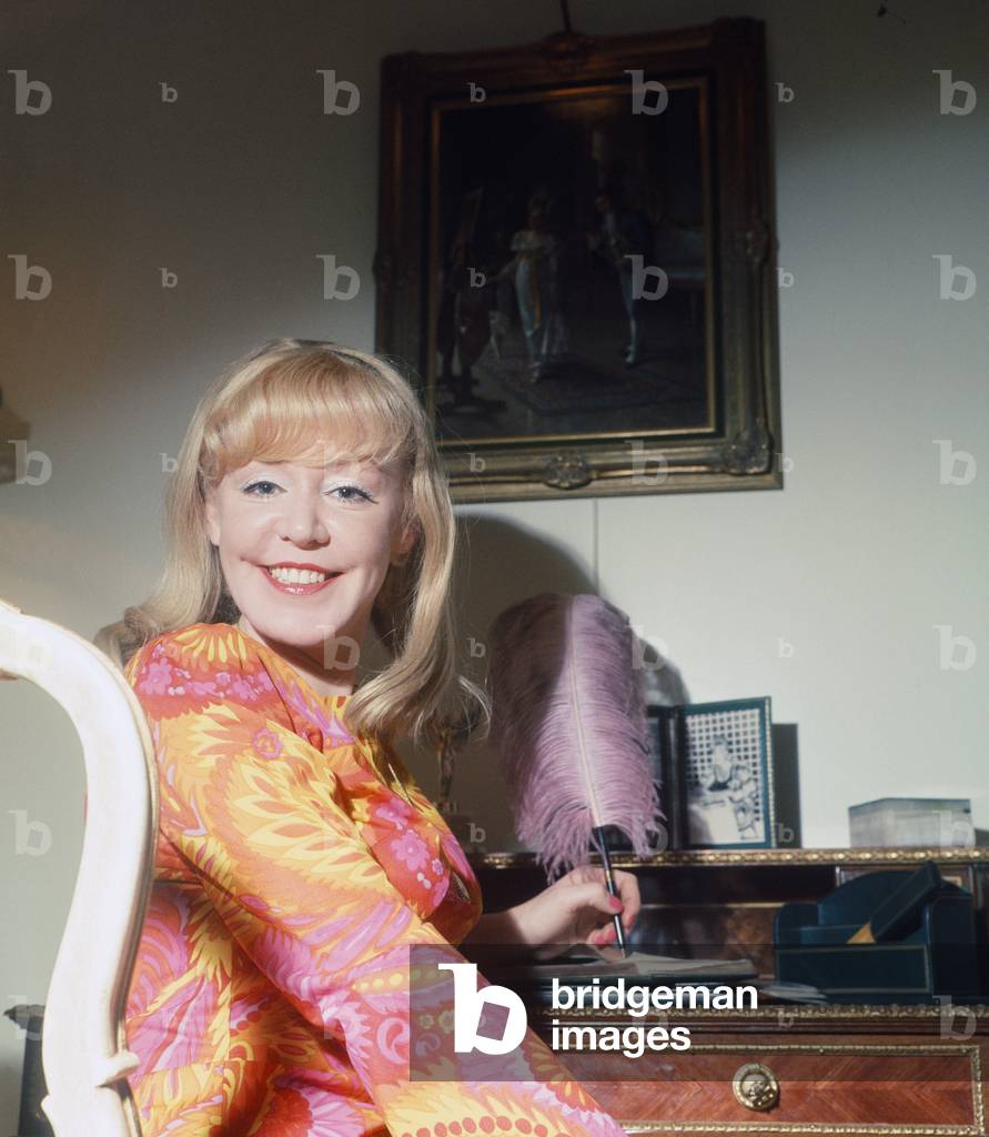 Singer Kathy Kirby pictured in her new flat in Mayfair, London.
March 1969.