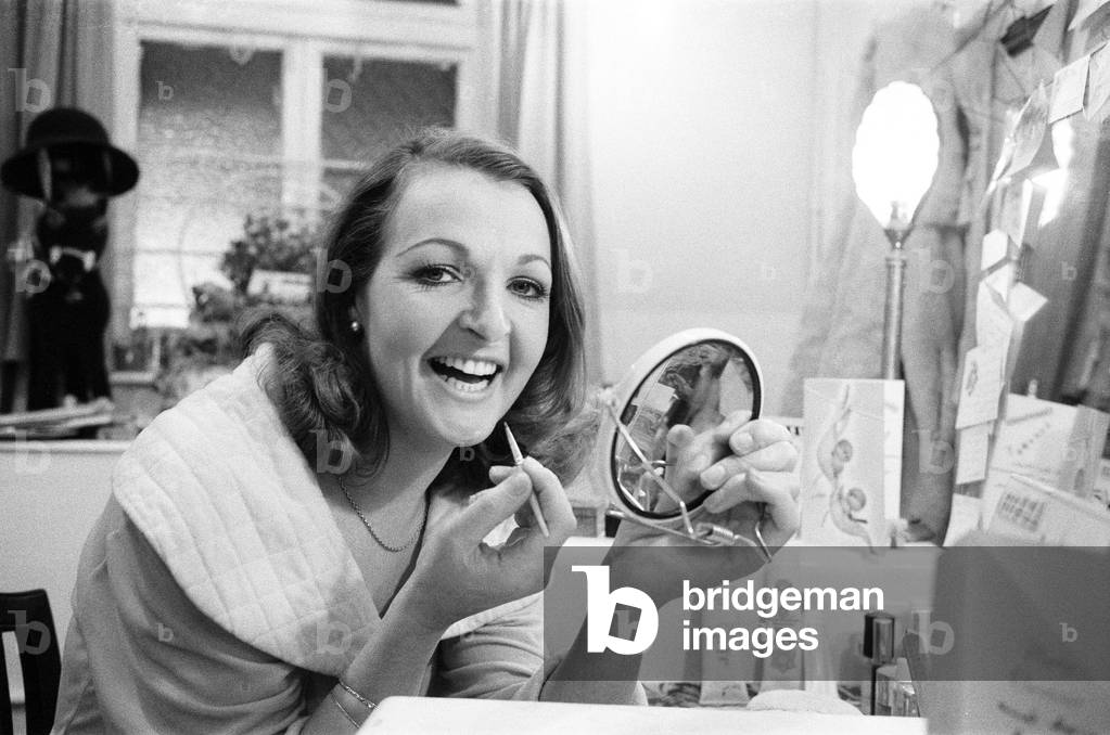 Penelope Keith, star of BBC TV Series 'The Good Life', as character Margo Leadbetter, pictured in her dressing room, before going on stage, at the Globe Theatre London, where she is atarring in the play Donkeys Years, 16th January 1977 (b/w photo)