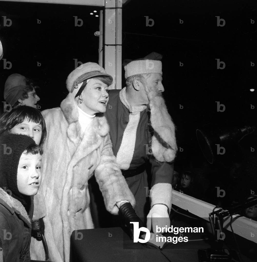 The big switch on - As Northumberland Police Band played, about 300 excited children looked on as actress Glynis Johns, who was appearing in 
