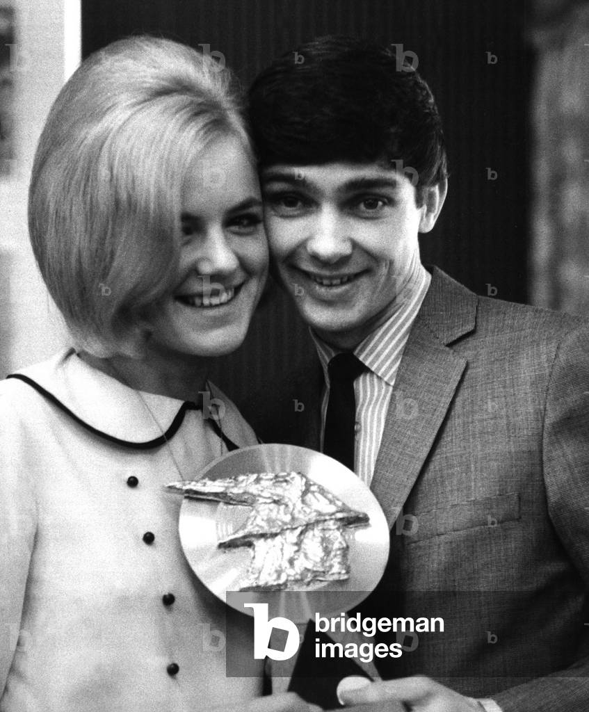 Judi Johnson presents the Super National Getaway trophy to American singer Gene Pitney 
February 1965