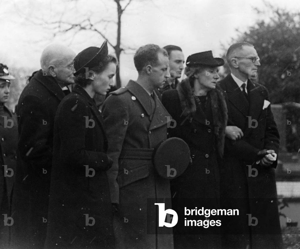 Funeral of Iris Miriam Deeley - WAAF - murdered by Gunner Ernest James Harman Kemp of the Royal Artillery near Well Hall Railway Station, Eltham on Valentines Day, 14th February 1944. Funeral at Manor Park Cemetary, 18th February 1944 (b/w photo)