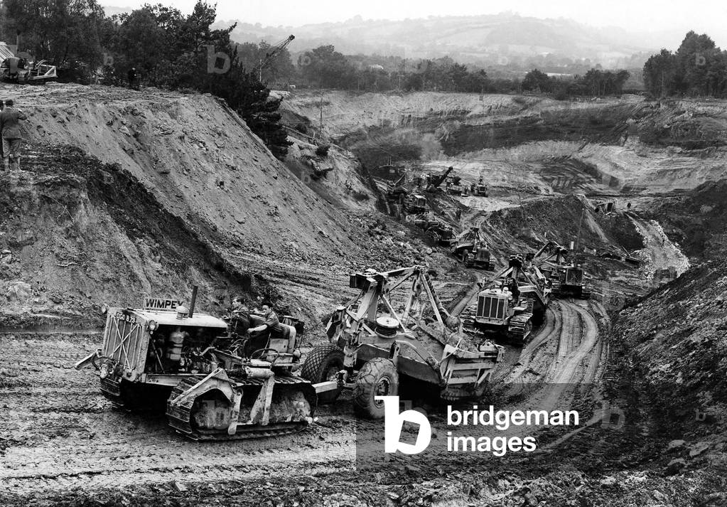 Digging for victory - 1947 style. September 1947 P017721