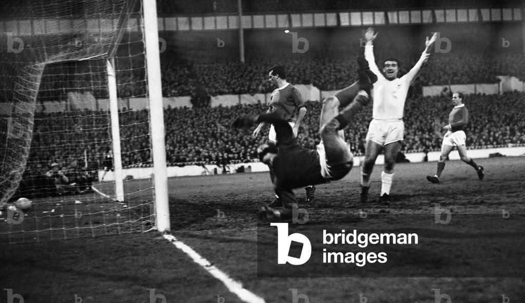 European Cup Winners Cup Second Round First Leg match at White Hart lane. Tottenham Hotspur 2 v Manchester United 0. Action from the match. 3rd December 1963 (photo)