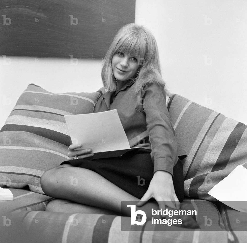 Marianne Faithfull photoshoot at her flat. 31st October 1964 (b/w photo)
