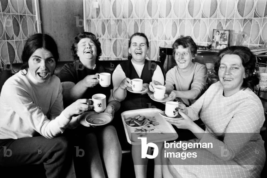 Bogside peace women seen here having a cup of tea and planning their next move. Left to Right. Harriette Hippsley, Eileen Semple, Margaret Doherty, Kathleen Doherty and Marry Barr. June 1972 72-7008-006