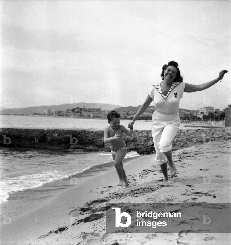 Cannes Film Festival 1953. Pat Taylor Musical comedy actress seen here on the beach at Cannes with her son. D3118-007