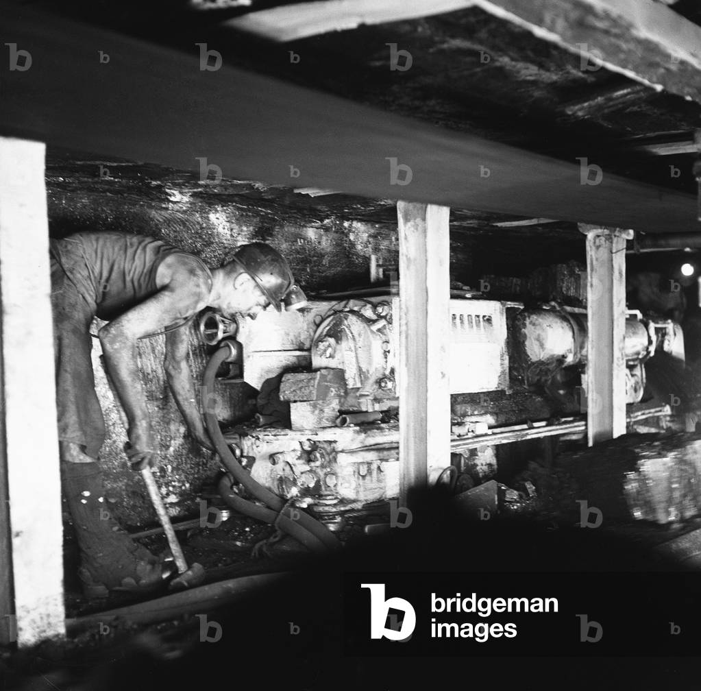 New robotic coal cutter seen here at work in the Bolsover Colliery Company Clipstone Colliery in Nottinghamshire 28th November 1946 (b/w photo)