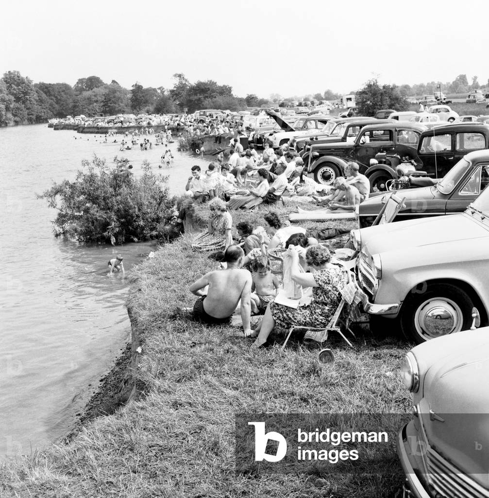 The hot weather over the Whit Sunday brought out the day-trippers to the River Thames at Runneymede, Surrey. Where the more adventurous took a swim in the river to cool off. June 1960 (b/w photo)