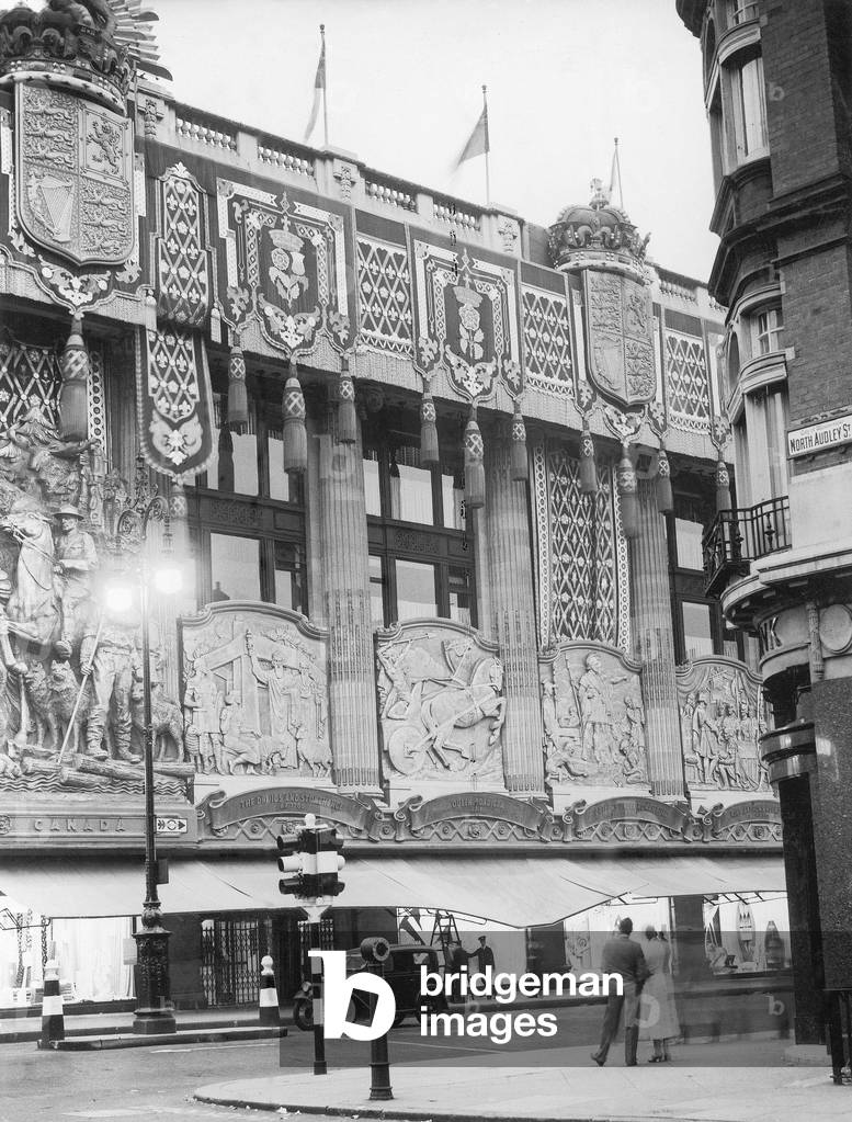 The facade of Selfridges store in Oxford Street, London . August 1937 (b/w photo)