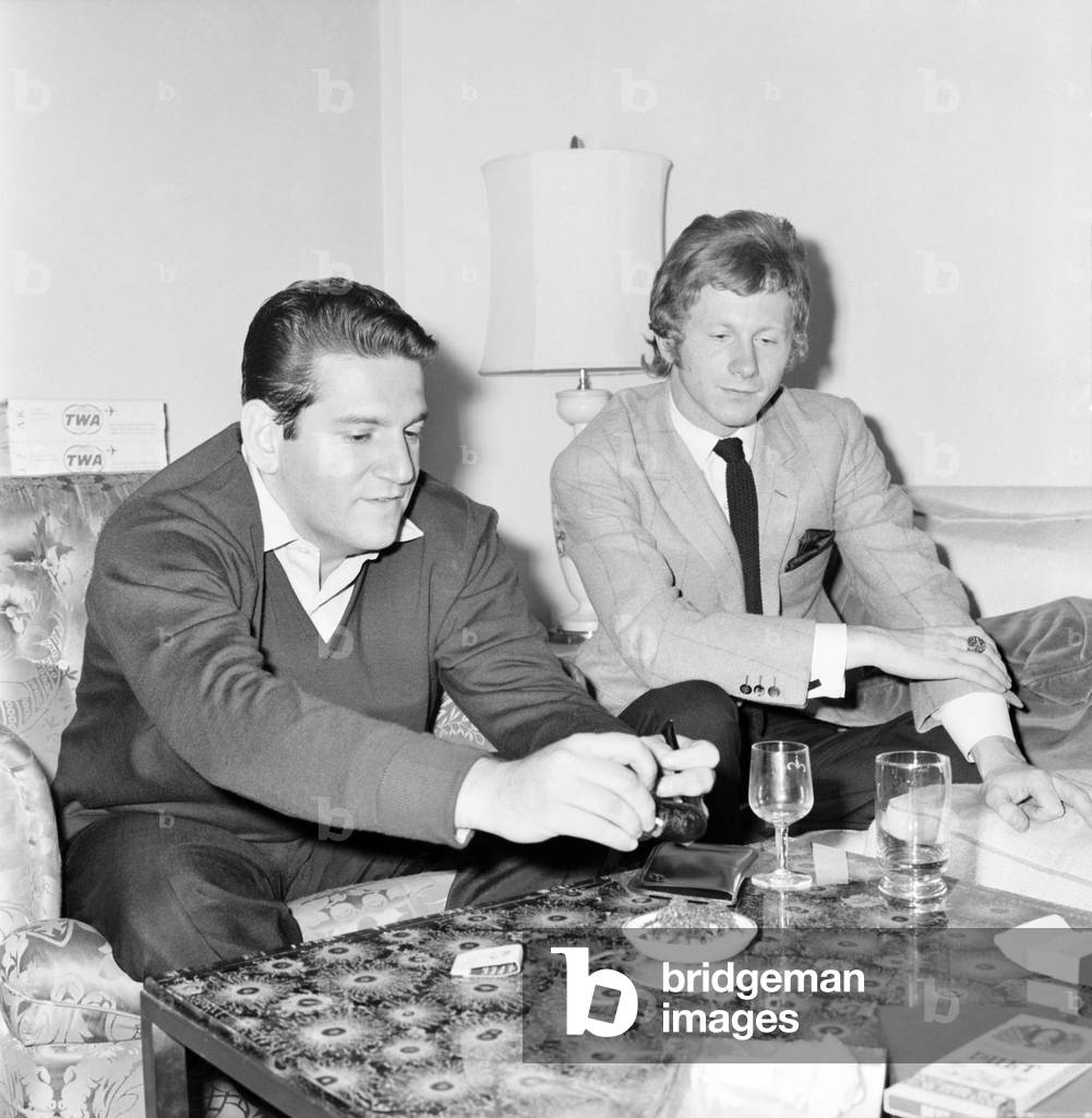 Allen Klein (left) and Andrew Loog Oldham meeting in London's Hilton Hotel discussing Klein's involvement in the management of the Rolling Stones om 24 August 1965/ Later the band joined them to discuss their affairs.