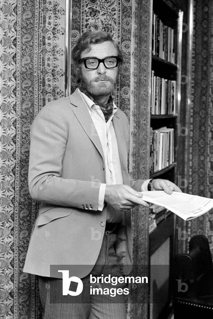 Actor Michael Caine pictured at his home in Grosvenor Square, also pictured is girlfriend Minda Feliciano from the Philippines. November 1969 Z11244-009