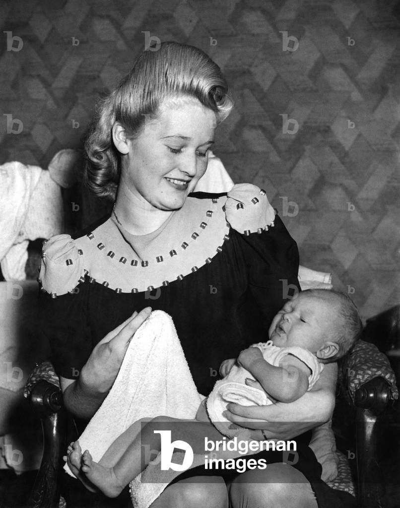 World War II. Women. Mother and child at home. December 1944
