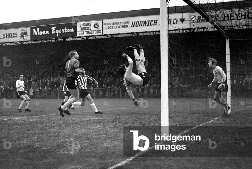 Sport. Football: Norwich v. Sheffield Utd. Dave Stringer (Norwich) finishes up like an out of control puppet after making an overhead kick to clear his goal-line. December 1969 (photo)