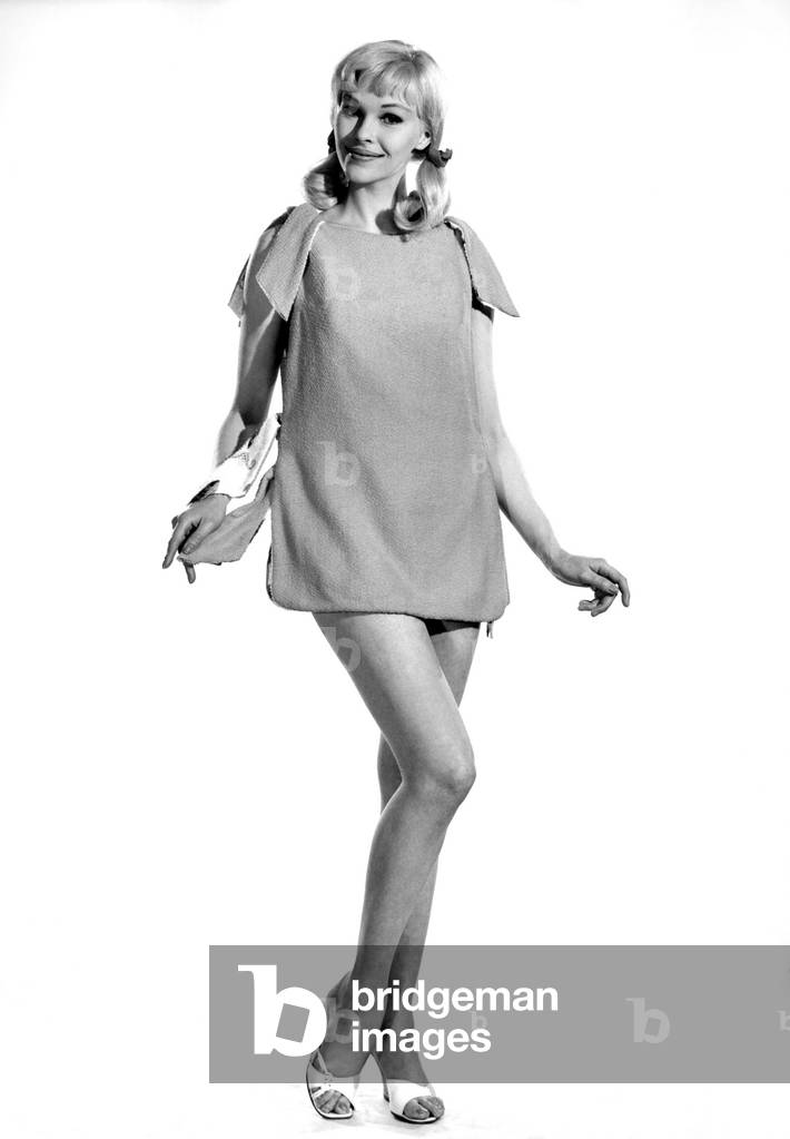 Reveille Fashions 1963: Jo Waring, July 1963 (b/w photo)