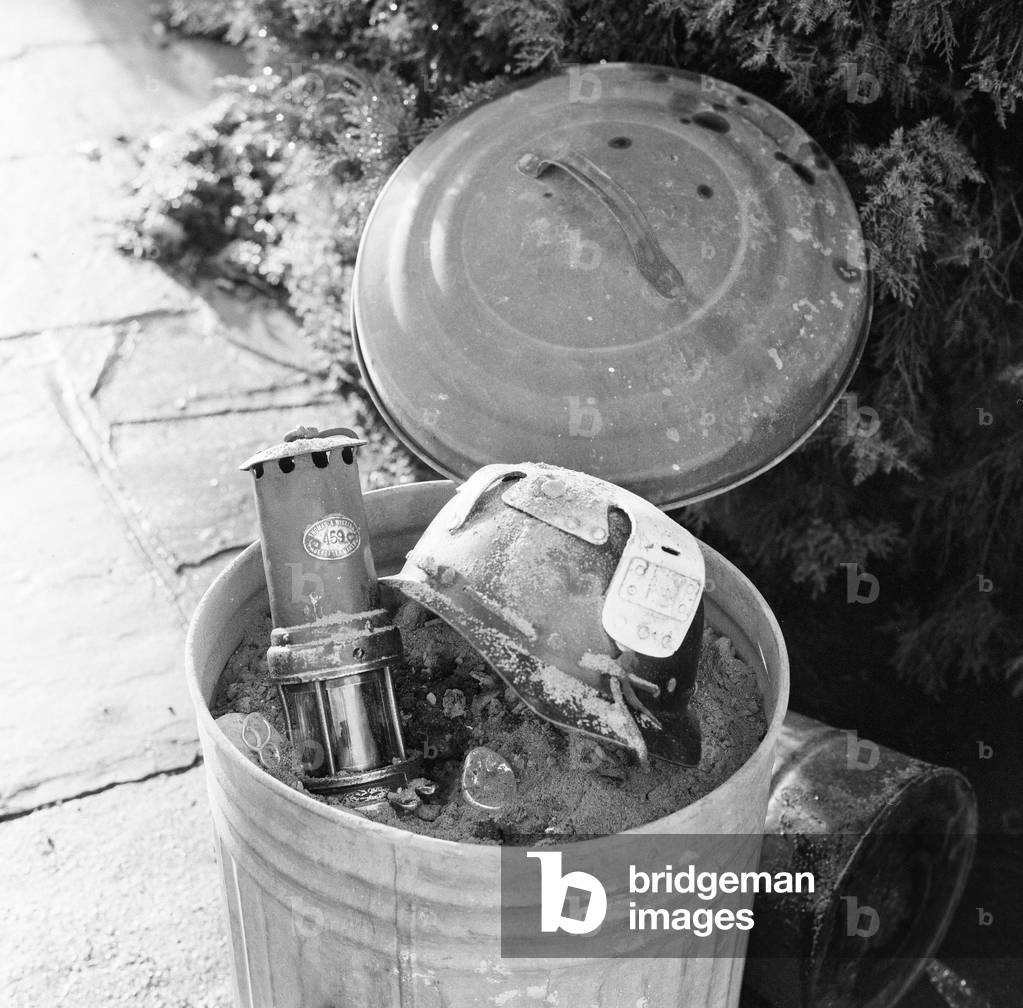 1972 Miners Strike. Ash bin at the back of a terrace overlooking the Monmouthshire Valley, at Newbridge, Monmouthshire. Taken to help illustrate the 1972 Miners Strike, 19th January 1972 (b/w photo)