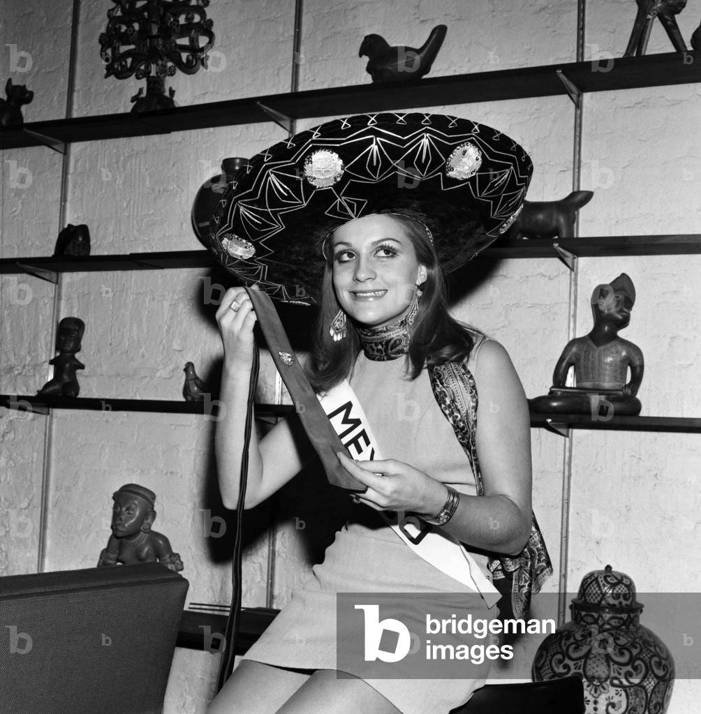 Miss Mexico (Senorita Gloria Hernandez) a football fan, received a pleasant surprise when she was presented with an England Football tie prior to her departure for Mexico. December 1969 (photo)
