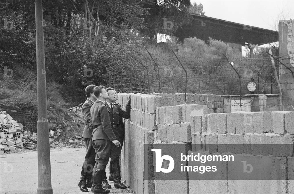 Views of the Berlin Wall with soldiers patrolling. October 1961 (b/w photo)