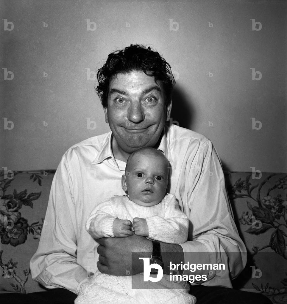 Sid Field with baby. September 1948 O14844