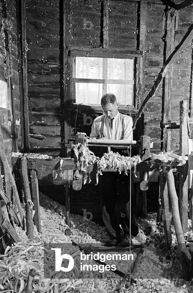 Chair bodgers working in West Wycombe, Buckinghamshire. Bodging is a traditional wood-turning craft used to make chair legs and other cylindrical parts of chairs, c. 1945 (b/w photo)