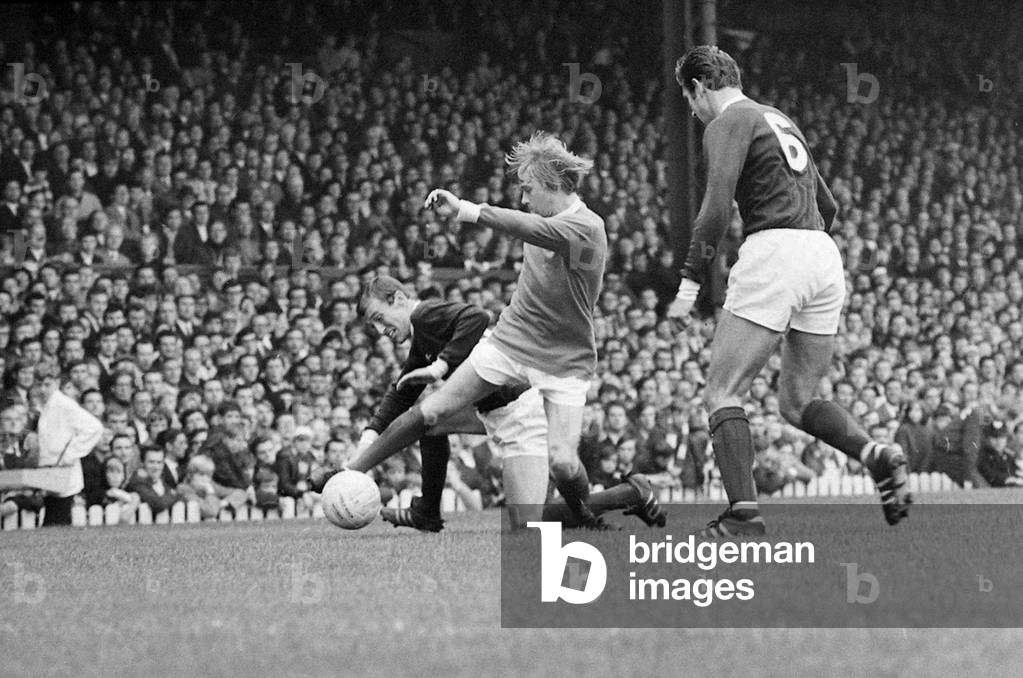 Manchester United's John Fitzpatrick goes in for a challenge during the league match against Arsenal at old TraffordOctober 1968 (photo)