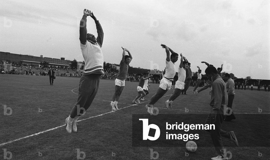 Manchester United v Benfica European Cup Final May 1968Benfica in training exercising in Harlow sports centre in Essex for the European Cup Final against Manchester United (photo)