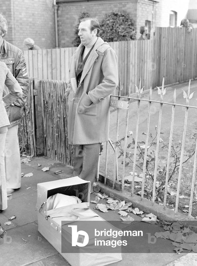 Leonard Rossiter, actor and star of BBC comedy series, The Fall and Rise of Reginald Perrin, pictured on location, 26th October 1978 (b/w photo)