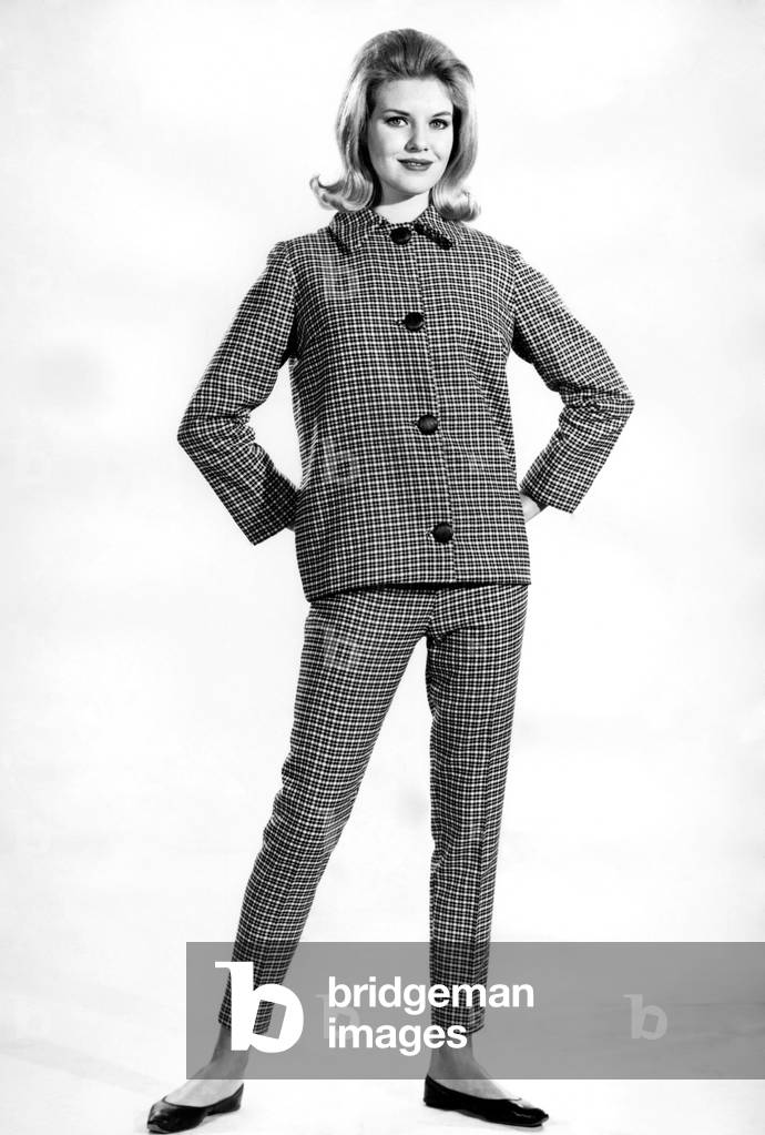 Reveille Fashions 1964: Maureen Walker, January 1964 (b/w photo)